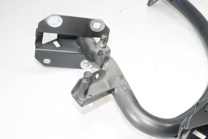 Audi A5 (2007 - 2011)  8T0827302B Петля (петли) задней крышки