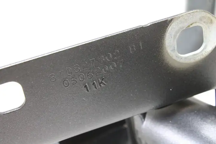 Audi A5 (2007 - 2011)  8T0827302B Петля (петли) задней крышки