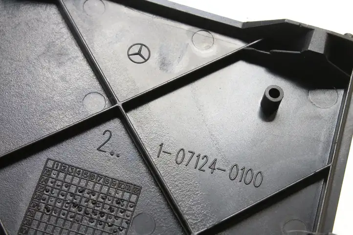 Mercedes-Benz B-class W245 (2005 - 2008) 1071240100 Другая деталь консоли (туннеля) — фото 4