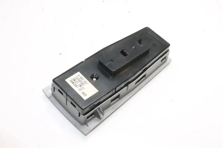 BMW 7 E65 E66 (2001 - 2008) 6943057 Кнопка фаркопа в багажнике — фото 4