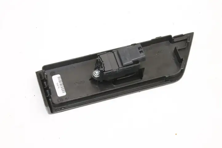 Land Rover Evoque I (2011 - 2015) BJ3214717AB Кнопка фаркопа в багажнике — фото 4