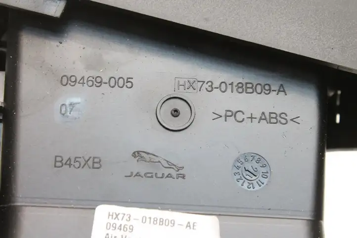 Jaguar XE (2014 - 2019) HX73018B09AE Воздушная решетка панели — фото 4