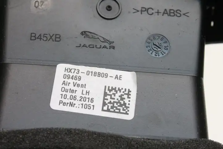 Jaguar XE (2014 - 2019) HX73018B09AE Воздушная решетка панели — фото 5