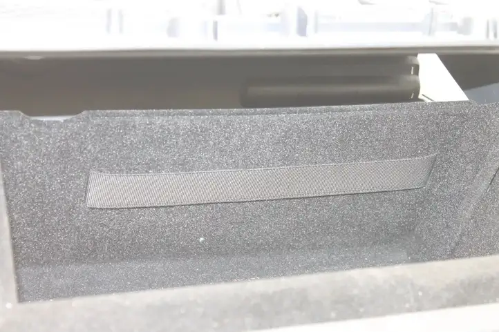 Jaguar XE (2014 - 2019) GX73060K63AA Вещевой ящик — фото 4