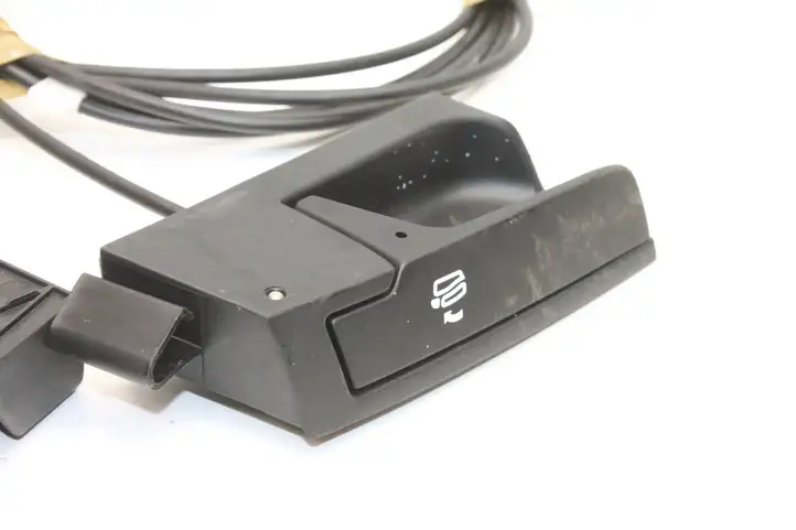 Audi A5 8T 8F (2007 - 2011) 8T0885675 Кнопка фаркопа в багажнике — фото 5