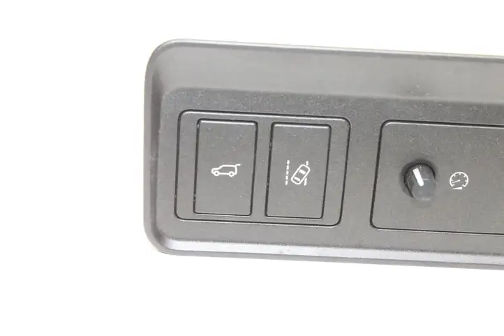Land Rover Range Rover Evoque L538 (2015 - 2018) GJ3211654HA Кнопка фаркопа в багажнике — фото 2