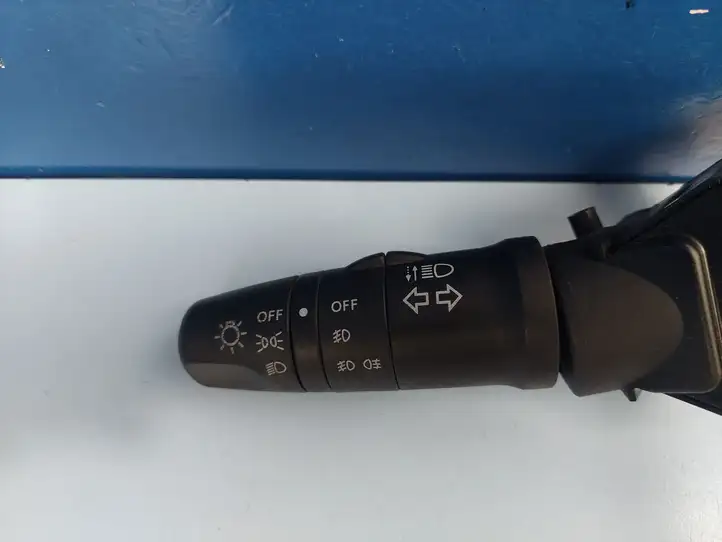 Nissan Primera (2001 - 2008)  25540AV600 Подрулевой переключатель