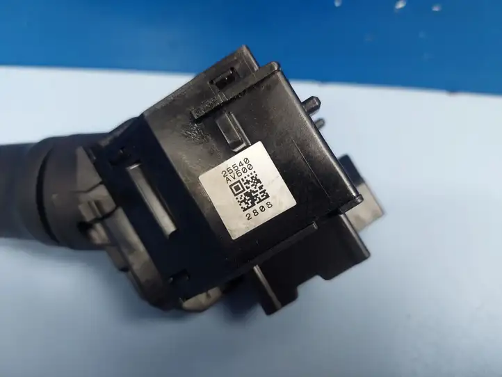 Nissan Primera (2001 - 2008)  25540AV600 Подрулевой переключатель