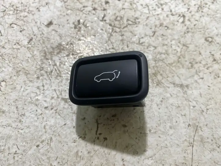 Kia Sportage (2018 - 2021) 96740A9100WK Кнопка закрытия багажника — фото 2