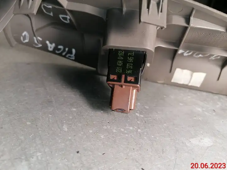 Citroen Xsara Picasso (1999 - 2012)  9631315677 Отделочный щит панели (боковой)