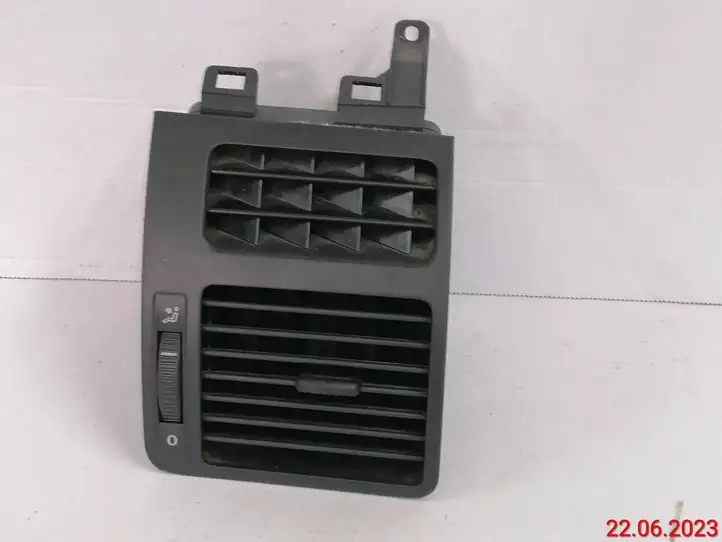Volkswagen Touran I (2003 - 2010) 1T0819704A Центральный воздушный дефлектор — фото 3