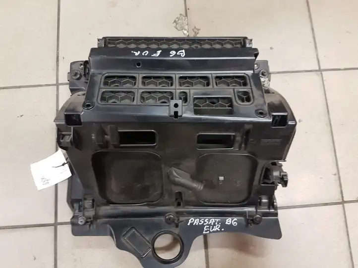 Volkswagen PASSAT B6 (2005 - 2010) P0108671 Бардачок в сборе — фото 4