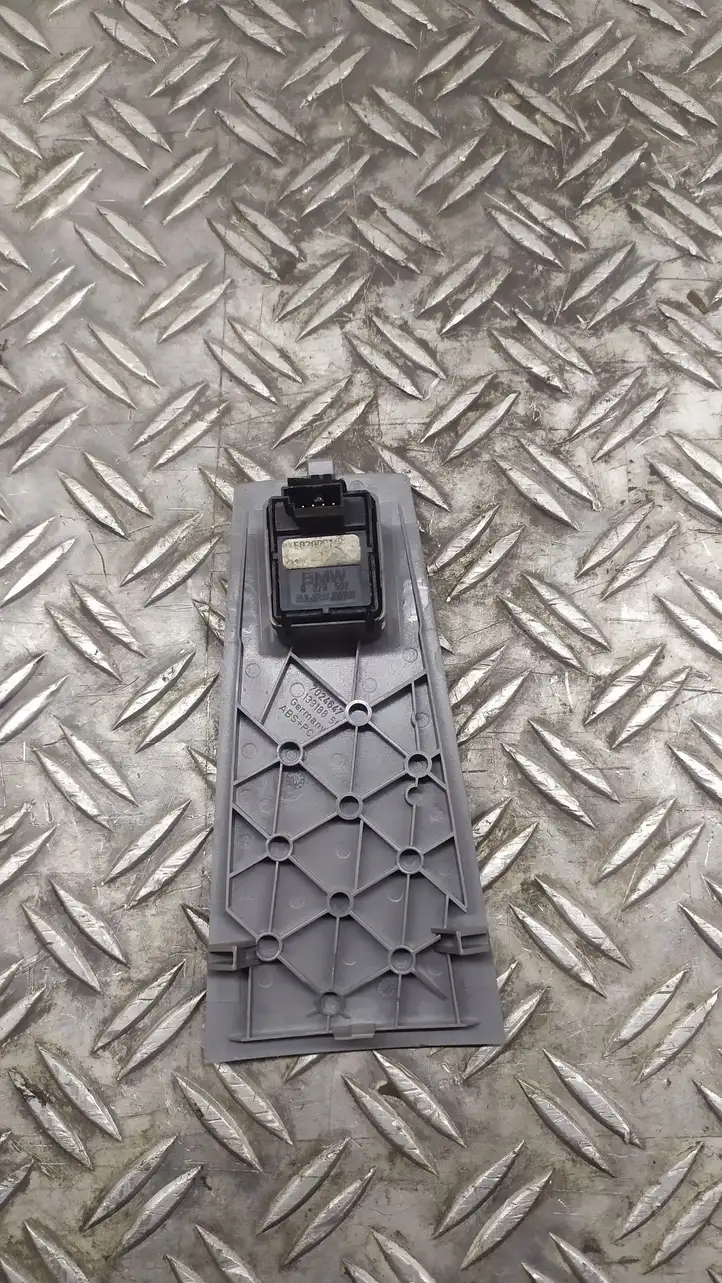 BMW 7 E65 E66 (2001 - 2008) 7024647 Кнопка стеклоподъемников — фото 2