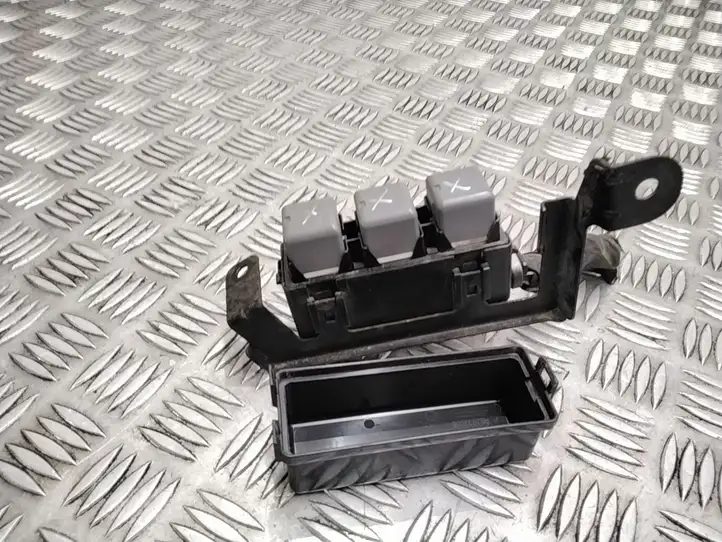 Subaru Forester SH (2008 - 2013) RB203300B Блок монтирования реле — фото 2