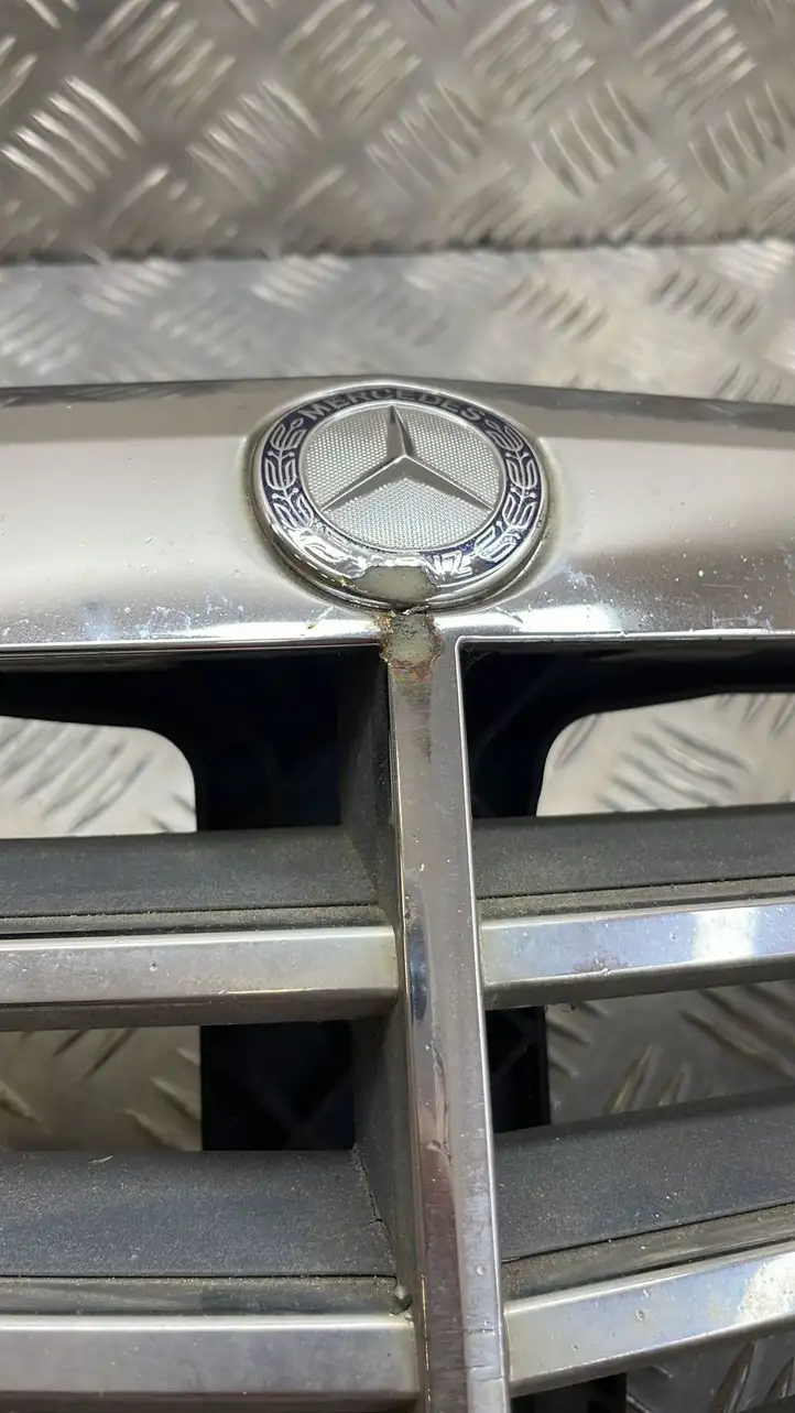 Mercedes-Benz C W204 (2007 - 2014) A2048801283 Верхняя решетка радиатора — фото 2