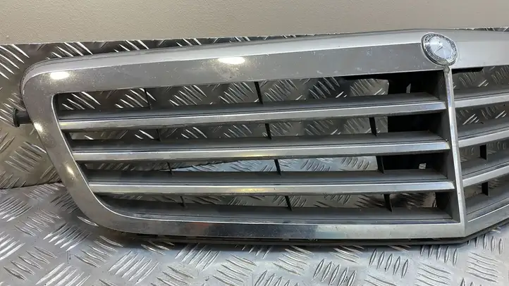 Mercedes-Benz C W204 (2007 - 2014) A2048801283 Верхняя решетка радиатора — фото 7