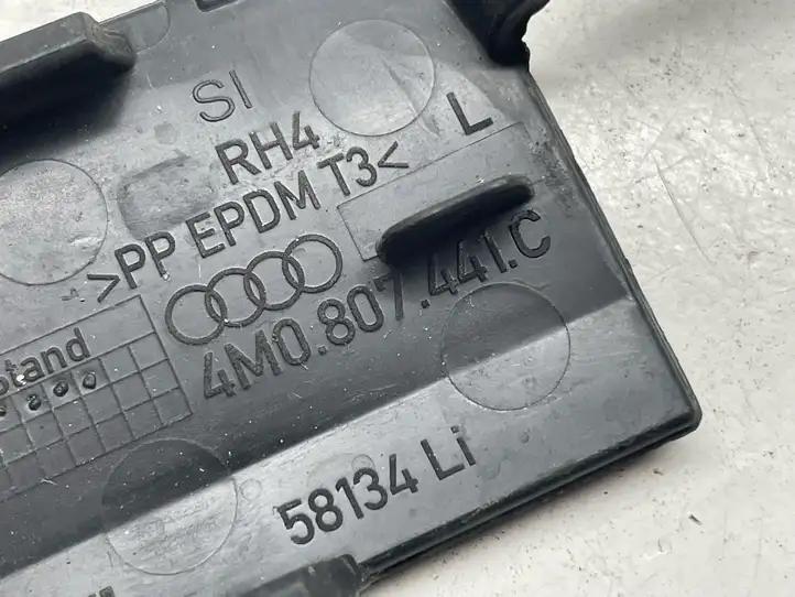 Audi Q7 4M (2015 - ) 4M0807441C Заглушка буксировочной петли бампера — фото 2