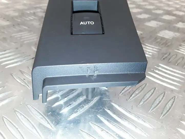Toyota Auris E180 (2012 - 2018) 7427102630 Блок кнопок стеклоподъемников — фото 3