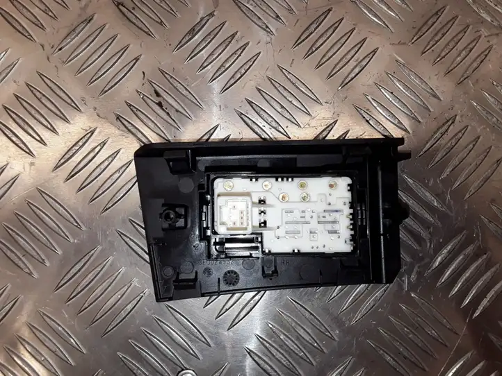 Toyota Auris E180 (2012 - 2018) 7427102630 Блок кнопок стеклоподъемников — фото 7