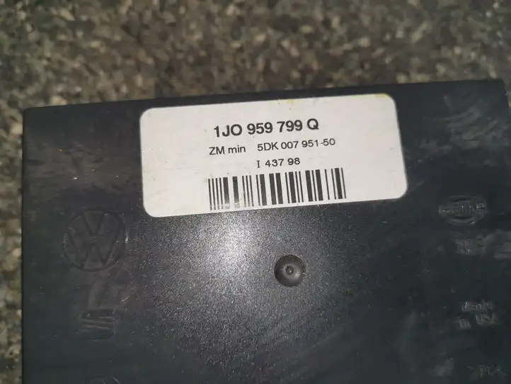 Volkswagen Golf IV (1998 - 2005) 1J0959799Q Модуль комфорта — фото 2