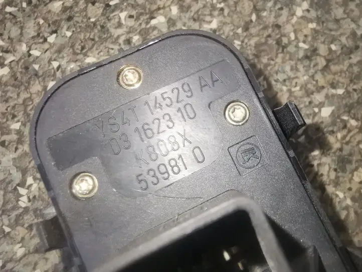 Ford Focus (1998 - 2004) YS4T14529AA Кнопка стеклоподъемников — фото 3