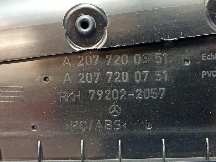 Mercedes-Benz E C207 W207 (2009 - 2017) A2077200751 Обшивка передней двери — фото 6