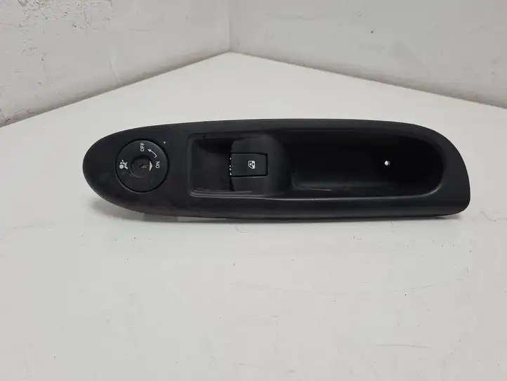 Renault Clio II (2001 - 2005) 8200084005 Кнопка стеклоподъемников — фото 1