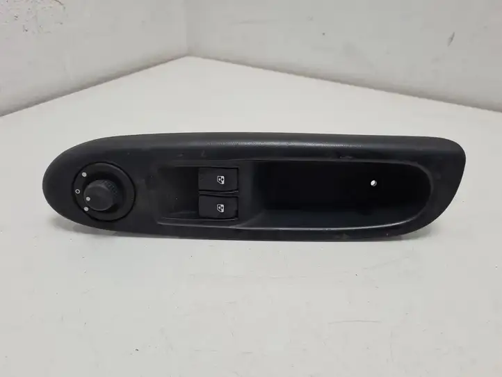 Renault Clio II (2001 - 2005) 8200084003EJ Блок кнопок стеклоподъемников — фото 1