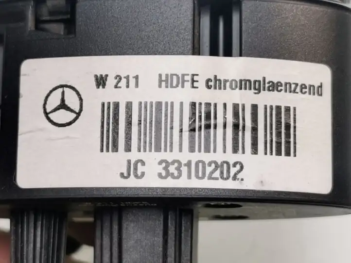 Mercedes-Benz E W211 (2002 - 2009) A2118211151 Кнопка закрытия крышки багажника — фото 3