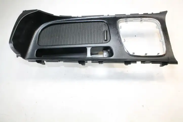 Kia Ceed (2012 - 2015) 84625A2800 Другая деталь консоли (туннеля) — фото 1
