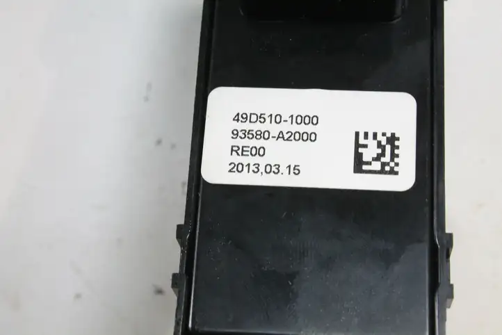 Kia Ceed (2012 - 2015) 93580A2000 Кнопка фаркопа в багажнике — фото 4