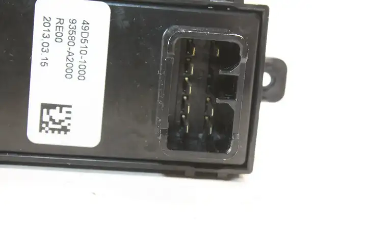 Kia Ceed (2012 - 2015) 93580A2000 Кнопка фаркопа в багажнике — фото 5