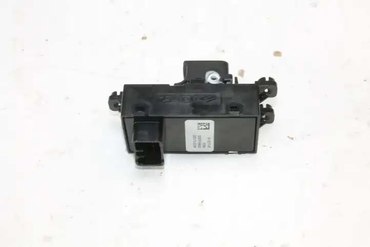 Kia Ceed (2012 - 2015) 93580A2000 Кнопка фаркопа в багажнике — фото 11