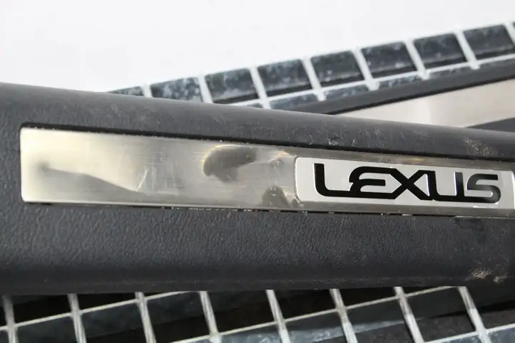 Lexus RX 450H (2015 - 2019) 6794048090 Накладка порога — фото 9