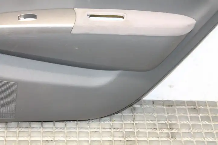 Toyota Prius (NHW20) (2003 - 2009) Обшивка задней двери — фото 4