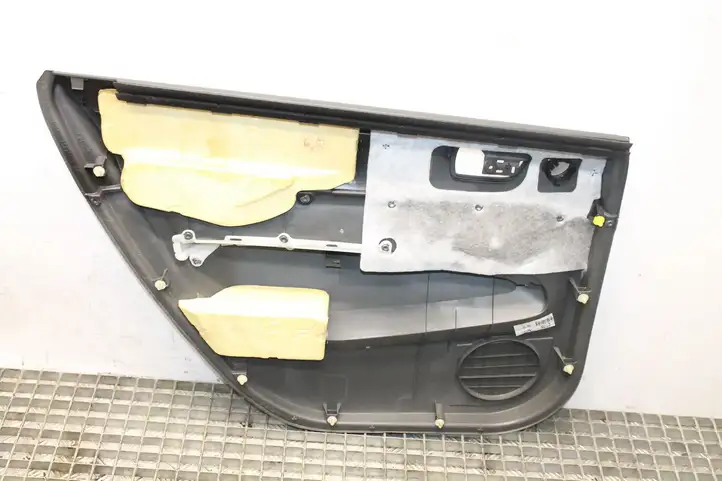 Toyota Prius (NHW20) (2003 - 2009) Обшивка задней двери — фото 6