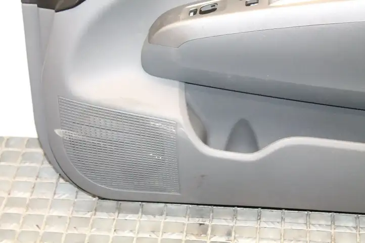 Toyota Prius (NHW20) (2003 - 2009) Обшивка передней двери — фото 10