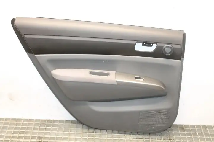 Toyota Prius (NHW20) (2003 - 2009) Обшивка задней двери — фото 1