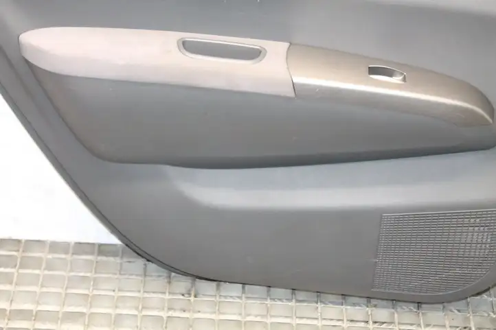 Toyota Prius (NHW20) (2003 - 2009) Обшивка задней двери — фото 8