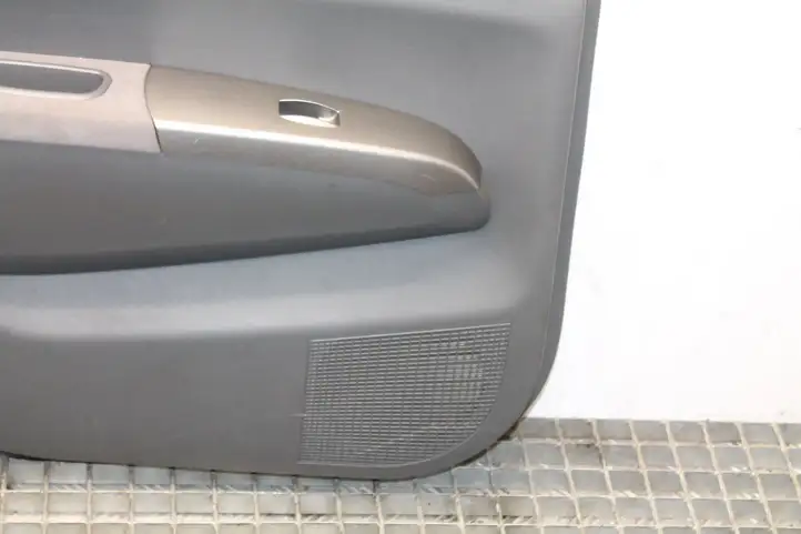 Toyota Prius (NHW20) (2003 - 2009) Обшивка задней двери — фото 9