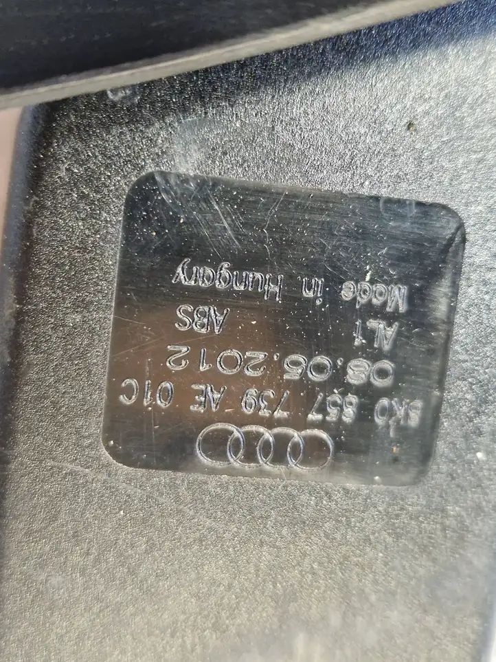 Audi A4 S4 B8 8K (2011 - 2015) 8K0857739AE Задний средний замок ремня — фото 3