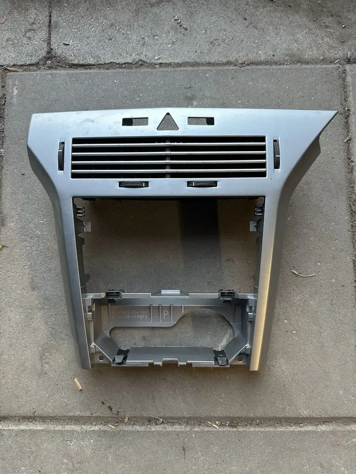 Opel Astra H (2004 - 2009) 13141085 Центральная отделка панели приборов — фото 1