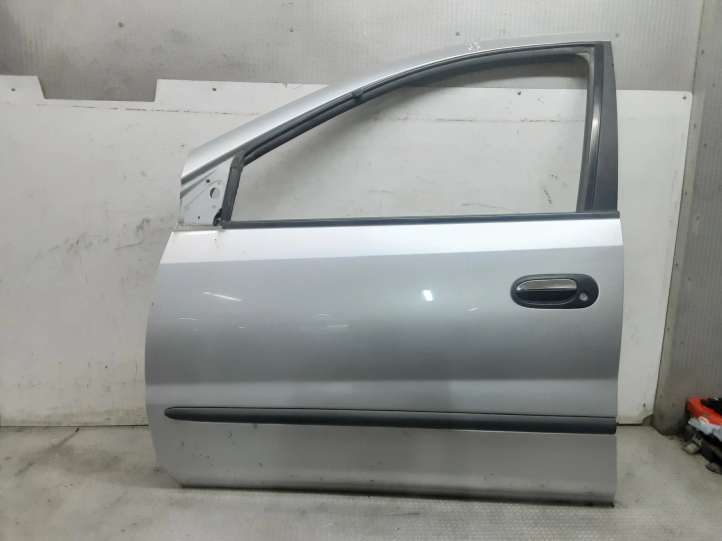 Nissan Almera Tino Priekinės durys