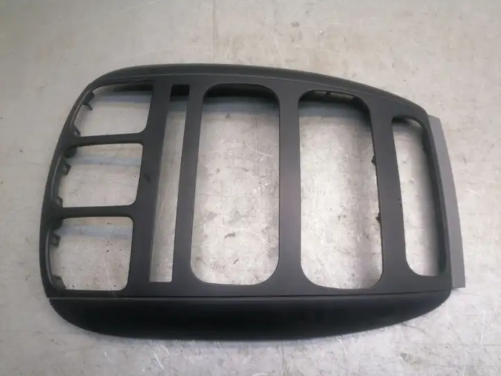 Chrysler Voyager (2001 - 2004) 05009180AA Отделка внутренней панели салона — фото 2