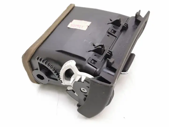 Toyota Avensis T250 (2006 - 2009) 8221 Боковой воздушный дефлектор — фото 4