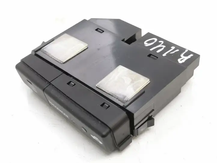 Toyota Avensis T250 (2006 - 2009) 8479005130 Кнопка обогрева стекла — фото 3