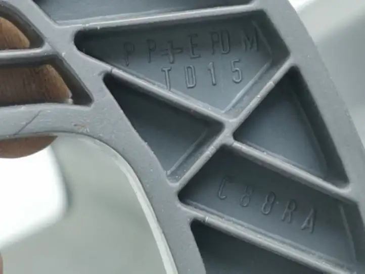 Ford Focus (2008 - 2011) TD15 Крышка бардачка — фото 3
