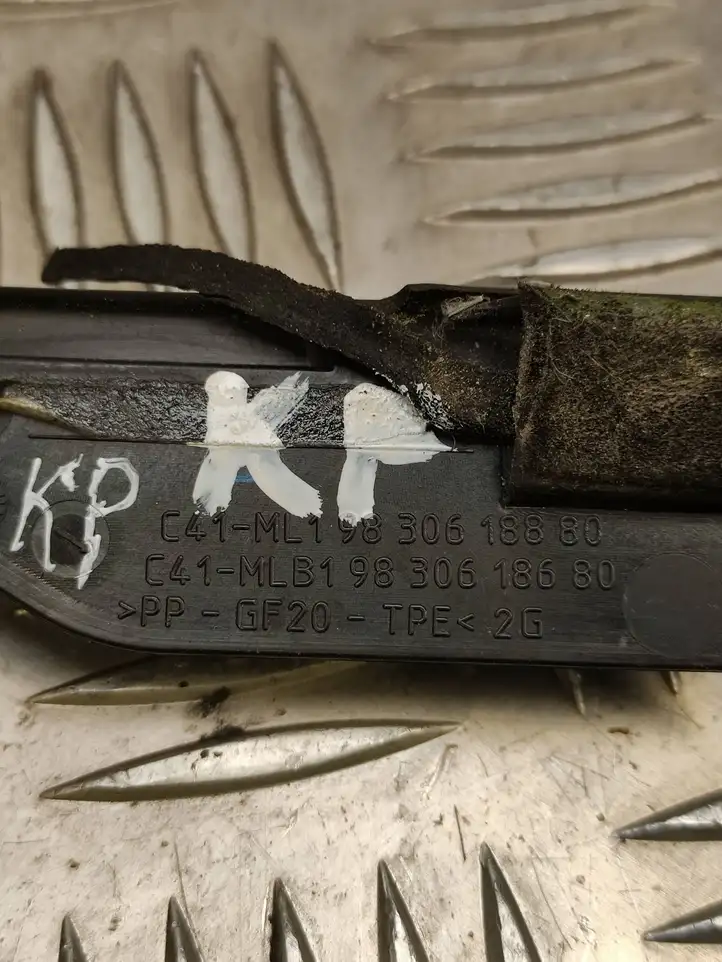 Citroen C4 (2016 - ) 9830618680 Накладка стекла передней двери — фото 5
