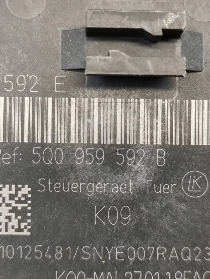 Audi A3/S3 8V (2016 - 2020) 5Q0959592E Блок управления дверью — фото 4