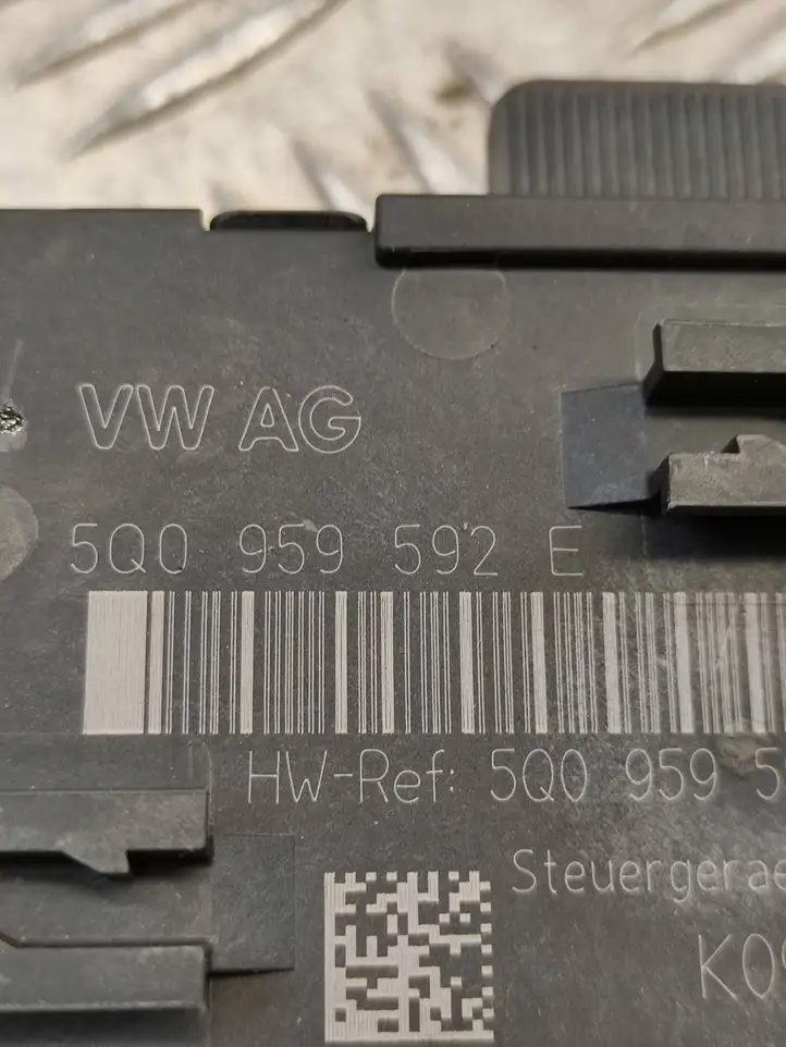 Audi A3/S3 8V (2016 - 2020) 5Q0959592E Блок управления дверью — фото 5
